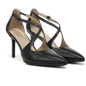 Naturalizer Anne Pump Black. Size 7 but fits like 6 1/2.